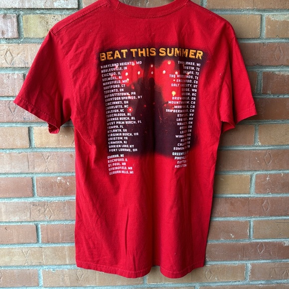 Brad Paisley T-Shirt / Beat This Summer 2013 Tour / Medium - Picture 6 of 7